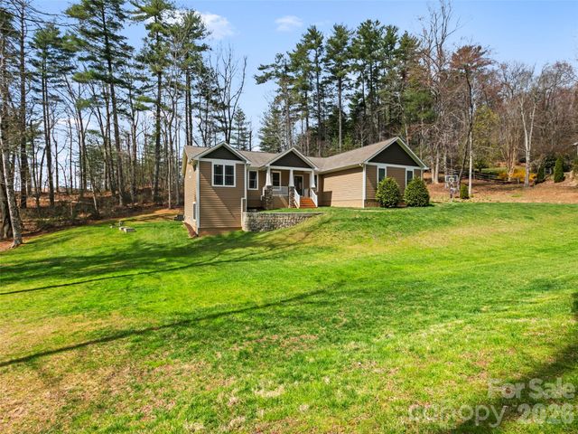 290 Sweetwater Hills Drive, Hendersonville, NC 28791