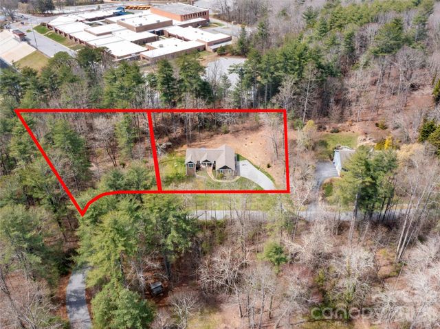 290 Sweetwater Hills Drive, Hendersonville, NC 28791