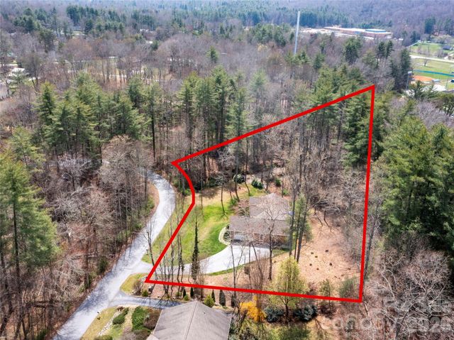 290 Sweetwater Hills Drive, Hendersonville, NC 28791