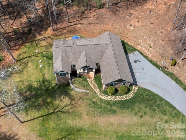 290 Sweetwater Hills Drive, Hendersonville, NC 28791