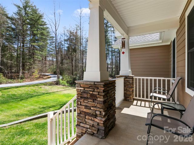 290 Sweetwater Hills Drive, Hendersonville, NC 28791