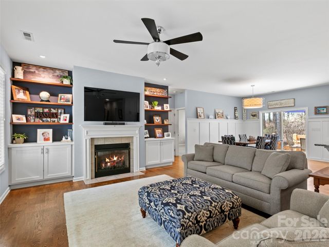 290 Sweetwater Hills Drive, Hendersonville, NC 28791
