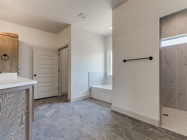 8979 Avington Way, Guthrie, OK 73044