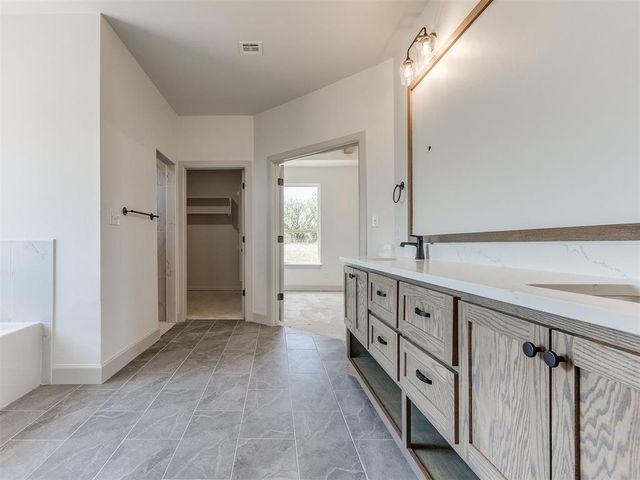 8979 Avington Way, Guthrie, OK 73044