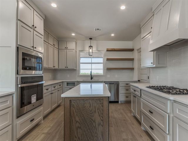 8979 Avington Way, Guthrie, OK 73044