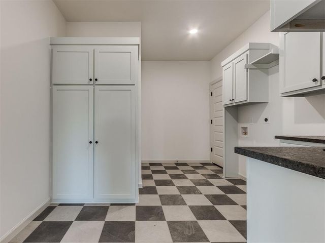 8979 Avington Way, Guthrie, OK 73044