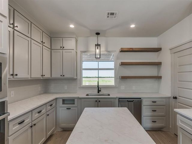 8979 Avington Way, Guthrie, OK 73044