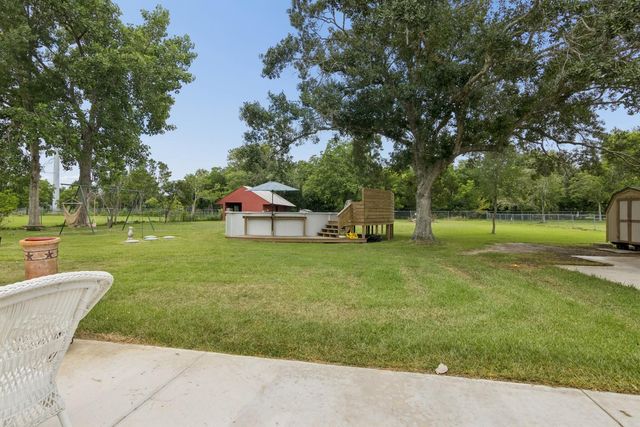 2865 County Road 936a, Alvin, TX 77511