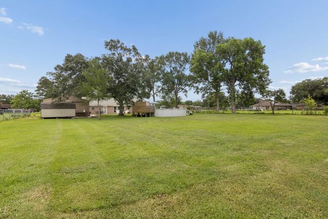 2865 County Road 936a, Alvin, TX 77511