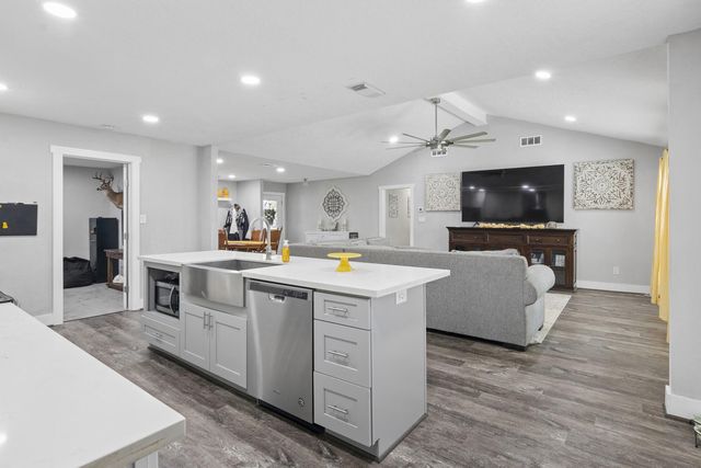 2865 County Road 936a, Alvin, TX 77511