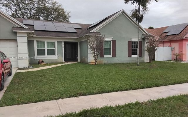 9551 Ashley Dr, Miramar, FL 33025