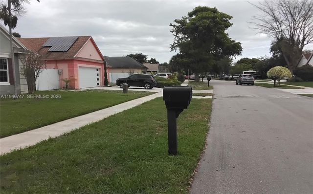 9551 Ashley Dr, Miramar, FL 33025