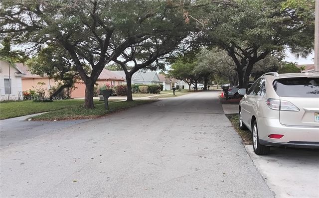 9551 Ashley Dr, Miramar, FL 33025