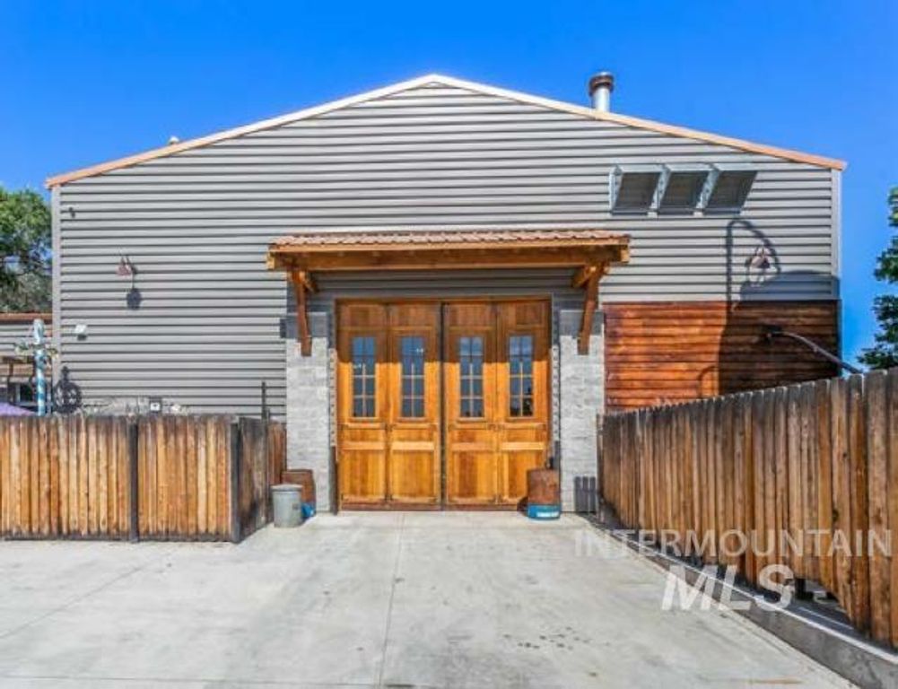 9719 W Chinden, Garden City, ID 83714 photo 2