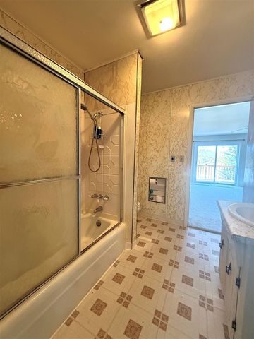 4253 Indian Isle, Battle Creek, MI 49017