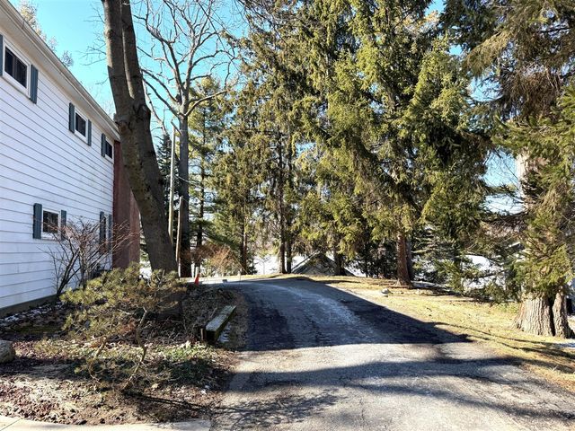 4253 Indian Isle, Battle Creek, MI 49017