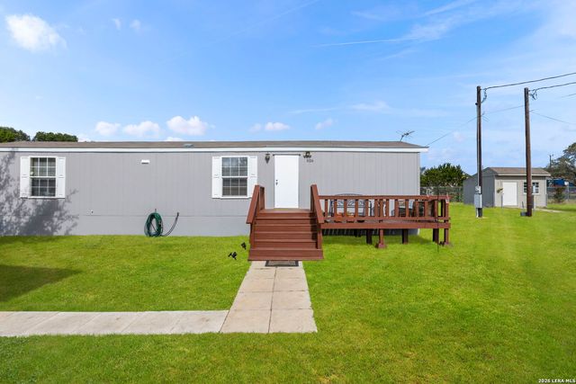 526 Pr 1512, Bandera, TX 78003