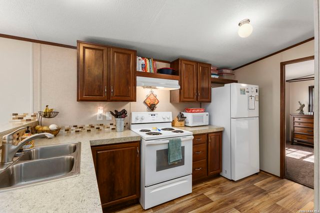 526 Pr 1512, Bandera, TX 78003