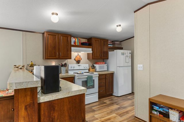526 Pr 1512, Bandera, TX 78003