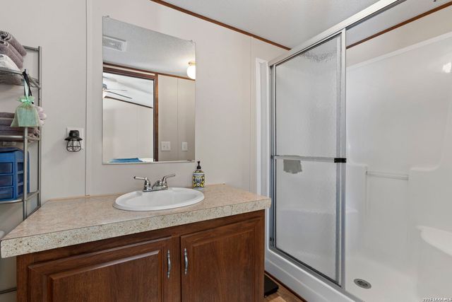 526 Pr 1512, Bandera, TX 78003