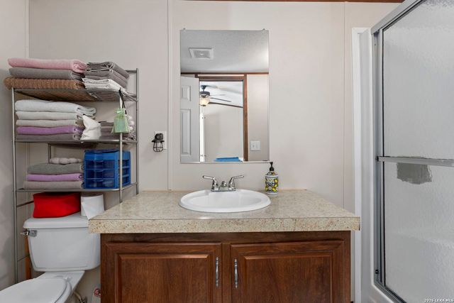 526 Pr 1512, Bandera, TX 78003