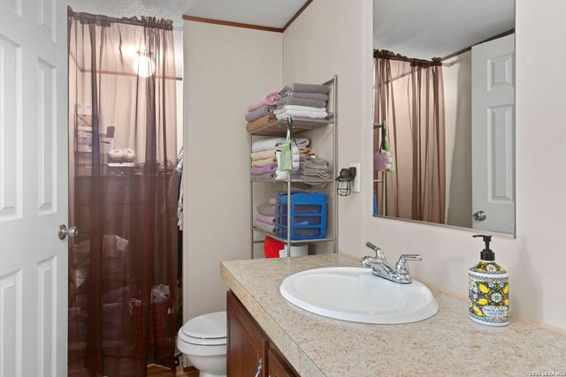 526 Pr 1512, Bandera, TX 78003