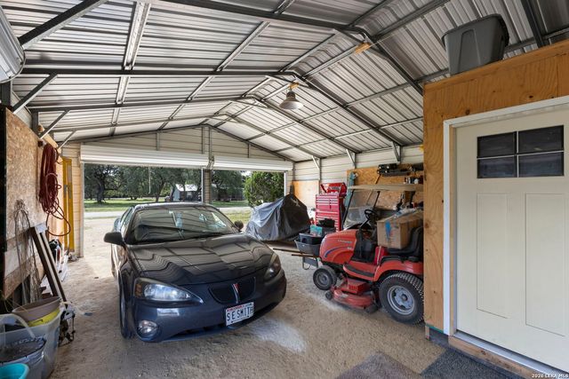 526 Pr 1512, Bandera, TX 78003