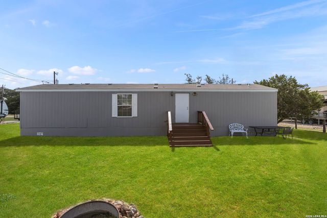 526 Pr 1512, Bandera, TX 78003