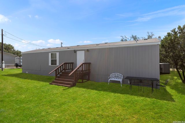 526 Pr 1512, Bandera, TX 78003