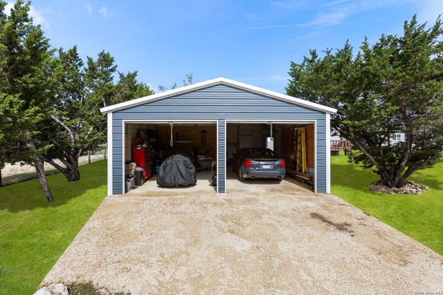 526 Pr 1512, Bandera, TX 78003