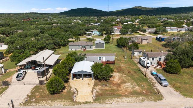 526 Pr 1512, Bandera, TX 78003