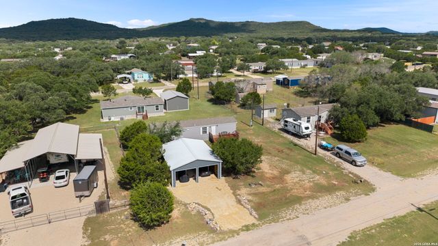 526 Pr 1512, Bandera, TX 78003