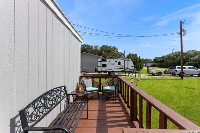 526 Pr 1512, Bandera, TX 78003