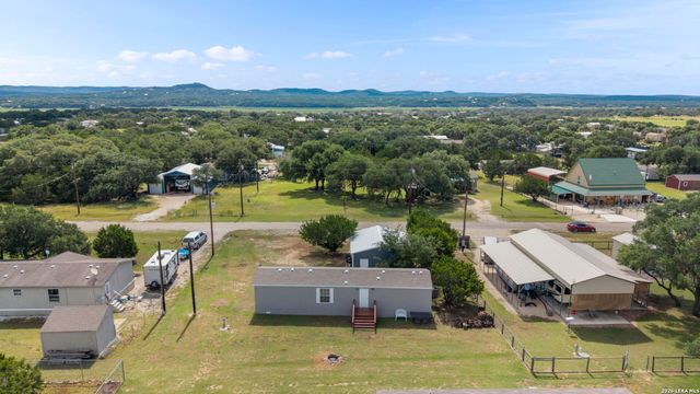 526 Pr 1512, Bandera, TX 78003