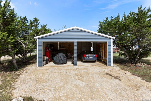 526 Pr 1512, Bandera, TX 78003