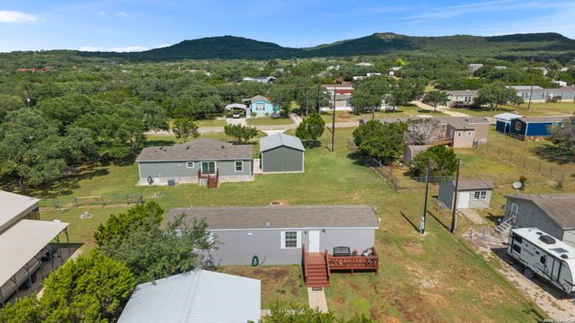 526 Pr 1512, Bandera, TX 78003