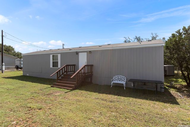 526 Pr 1512, Bandera, TX 78003