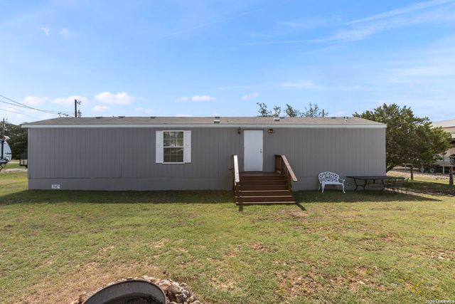 526 Pr 1512, Bandera, TX 78003