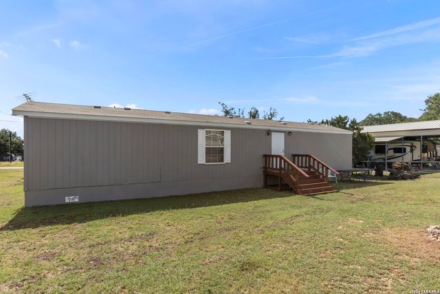 526 Pr 1512, Bandera, TX 78003