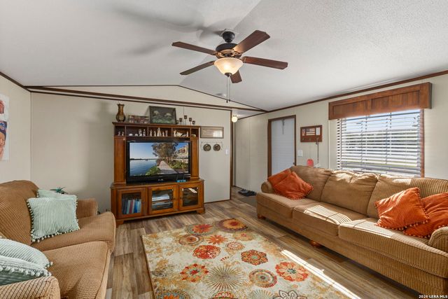 526 Pr 1512, Bandera, TX 78003