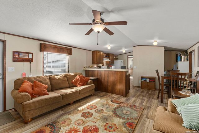 526 Pr 1512, Bandera, TX 78003