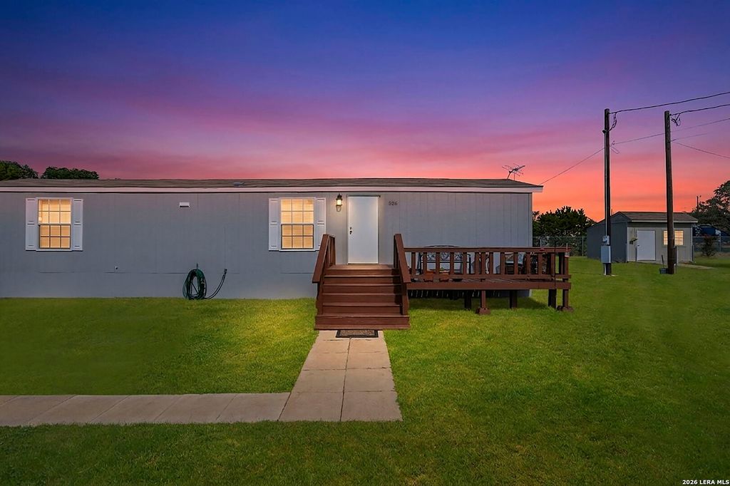 526 Pr 1512, Bandera, TX 78003