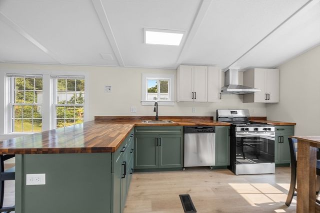 15 1st Street 15, Bourne, MA 02559