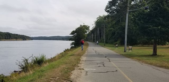 15 1st Street 15, Bourne, MA 02559