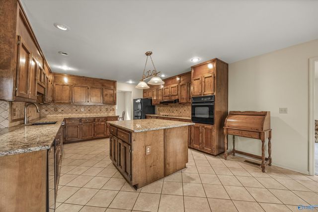 2713 Cynthia Lane, Huntsville, AL 35803