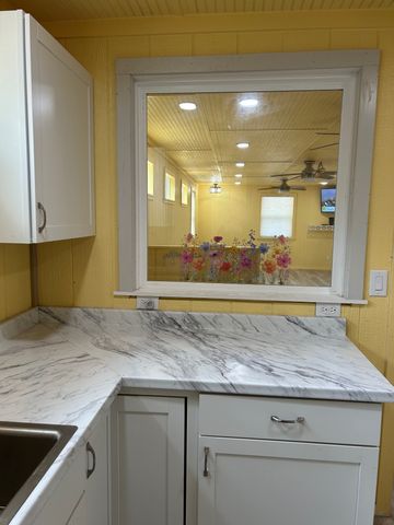 414 N N Avenue F, Clifton, TX 76634