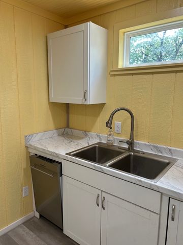 414 N N Avenue F, Clifton, TX 76634