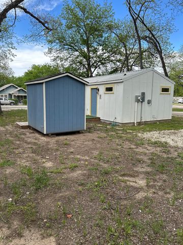 414 N N Avenue F, Clifton, TX 76634