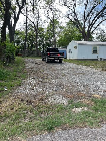 414 N N Avenue F, Clifton, TX 76634