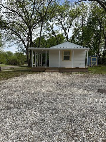 414 N N Avenue F, Clifton, TX 76634